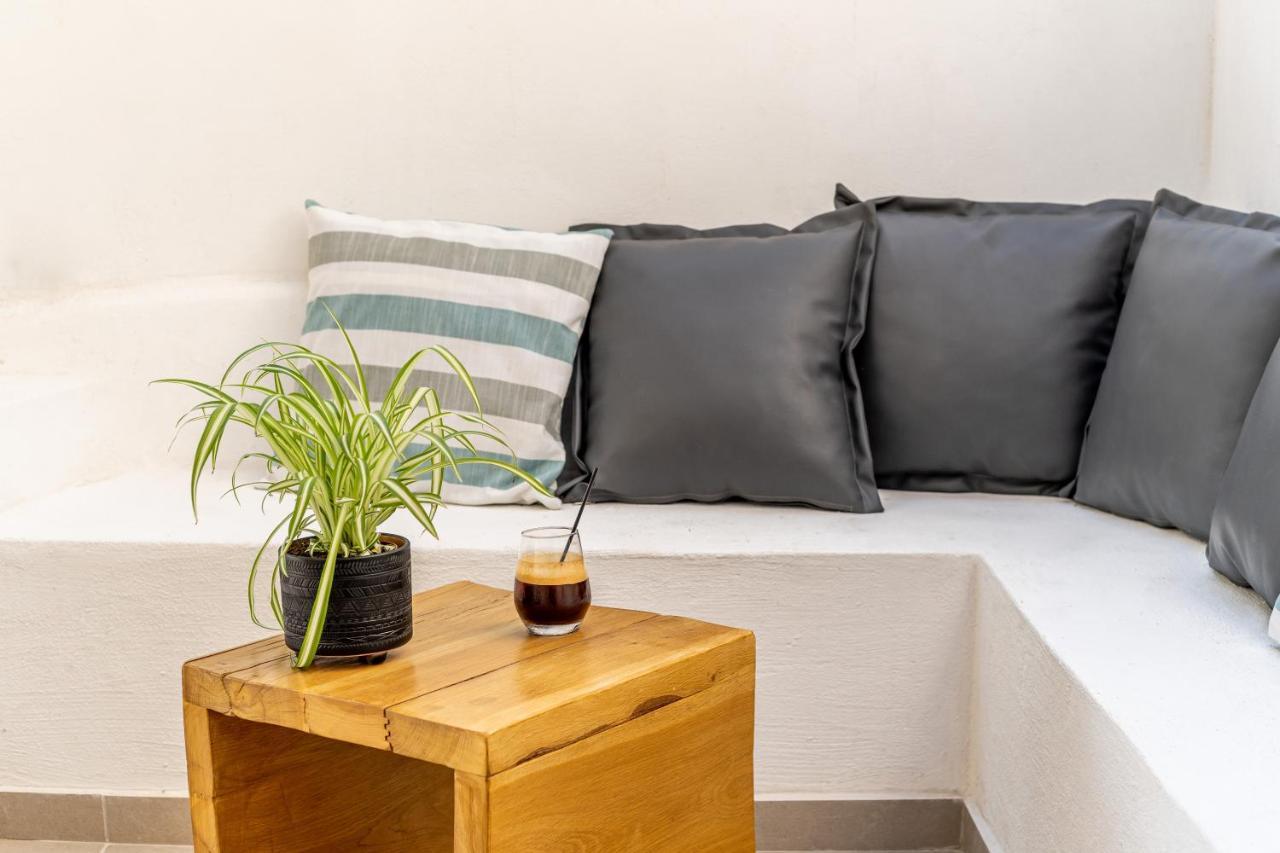 Amer Suites Fira  Bagian luar foto